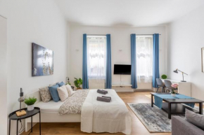 Exclusive Central Home with Sauna next to the New York Café